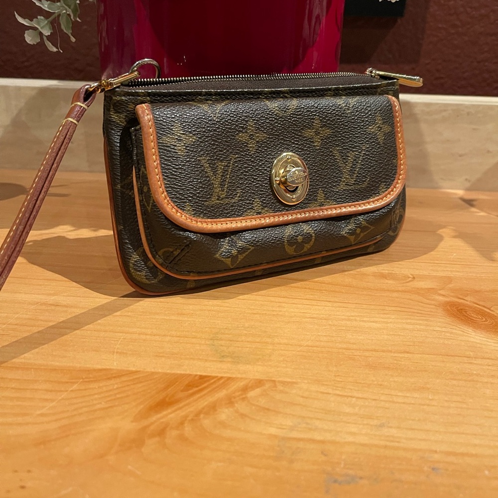 Authentic Louis Vuitton Brown Monogram Clutch Women's Bag